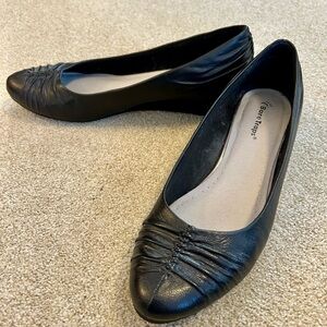 Bare Traps leather wedge shoes.excellent condition. Landy size 9M in black